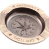 Foto Cenicero redondo de metal con forma de hoja de Ámsterdam dorada